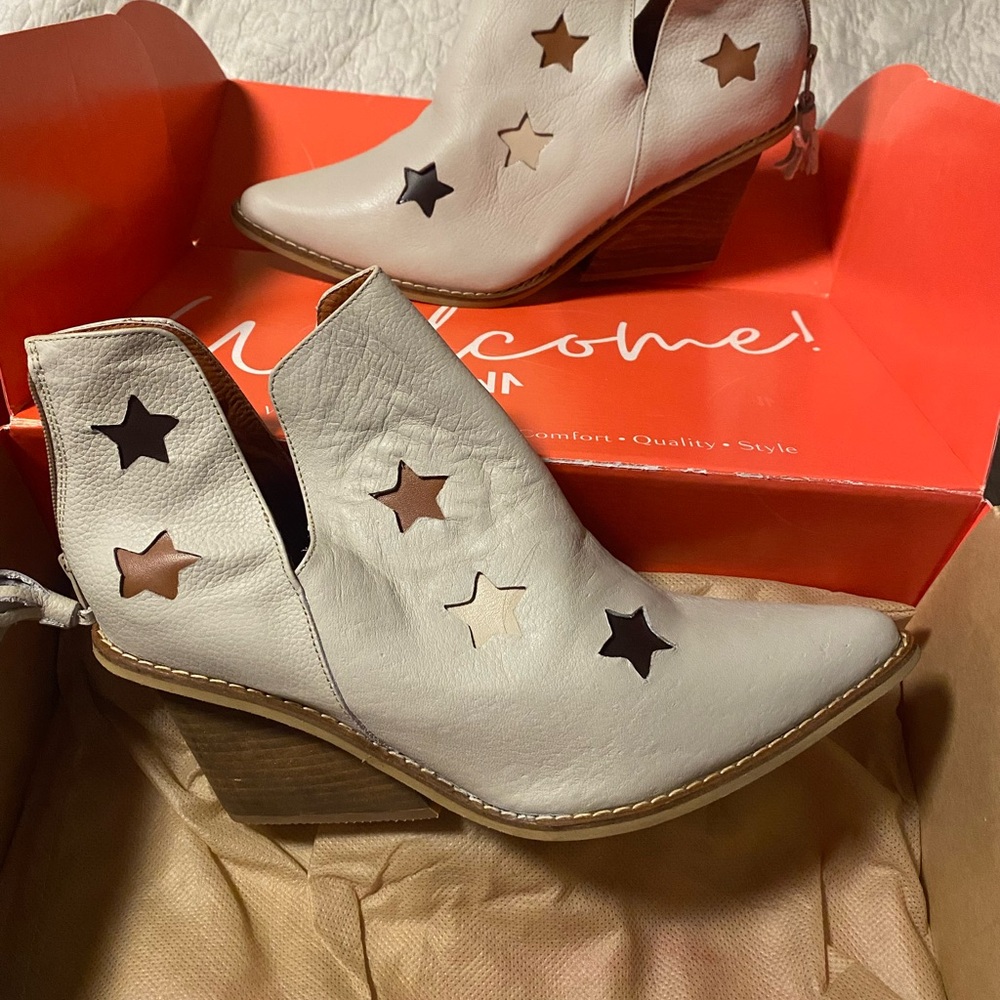 Elegant Star Cutout Ankle Boots Silvia Cabos 9 NEW